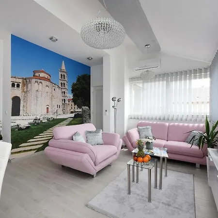 Deluxe Korina & Ramona Πανσιόν 3*