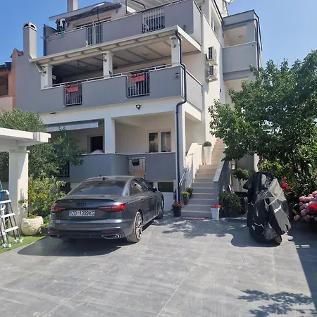 Πανσιόν Deluxe Korina & Ramona Ζαντάρ
