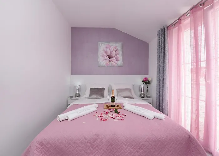 Deluxe Korina & Ramona 4*