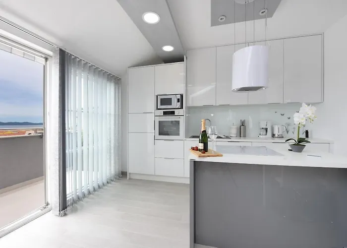 بيت ضيافة Deluxe Korina & Ramona 4*