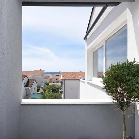 Deluxe Korina & Ramona 게스트하우스 4*