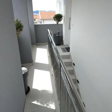 Gasthuis Deluxe Korina & Ramona 4*