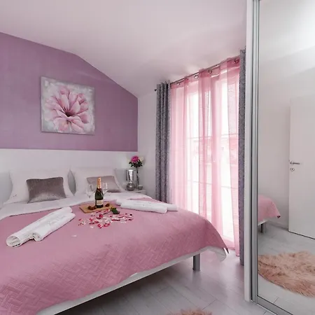 Deluxe Korina & Ramona