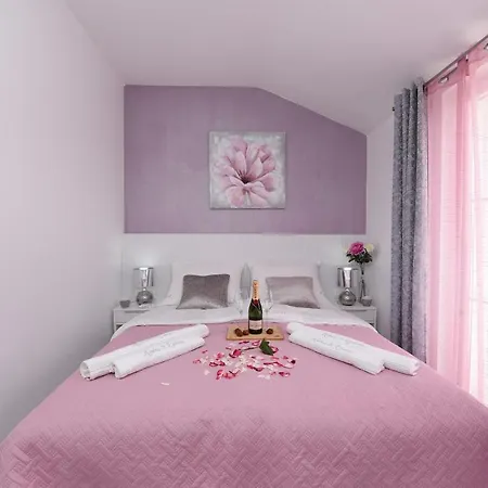 Deluxe Korina & Ramona 4*