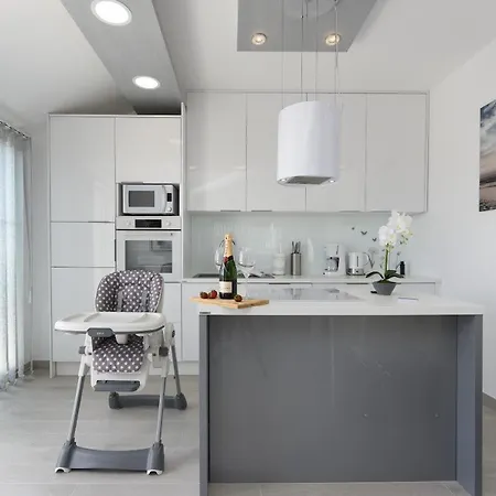 Deluxe Korina & Ramona Zadar