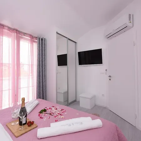 Gasthuis Deluxe Korina & Ramona