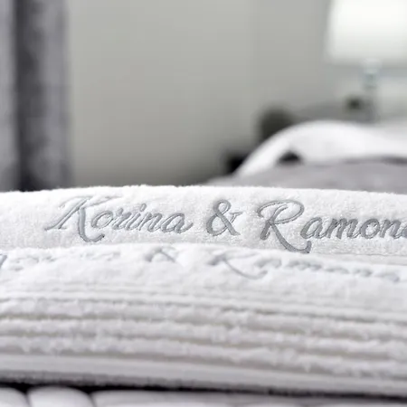 Deluxe Korina & Ramona