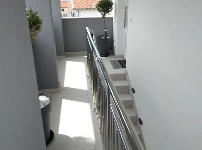 Guest house Deluxe Korina & Ramona 4*