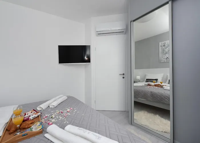Гостевой дом Deluxe Korina & Ramona 4*