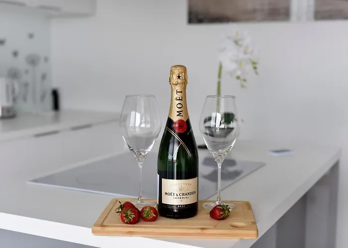 Deluxe Korina & Ramona