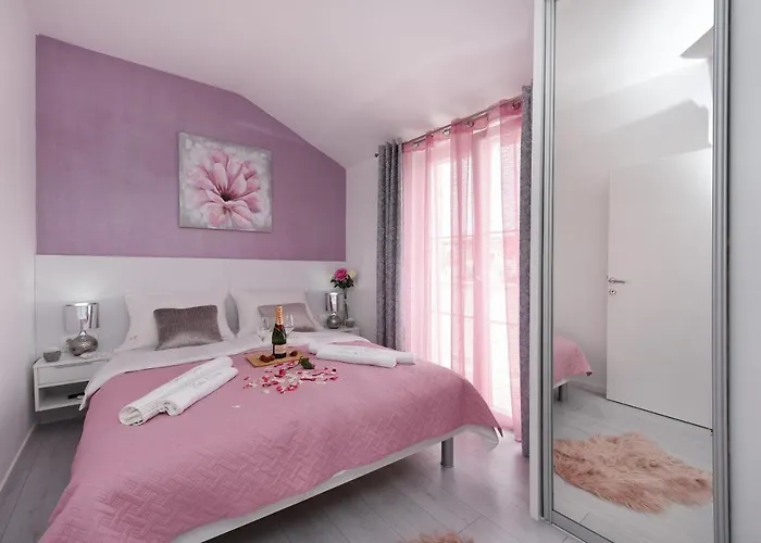 Deluxe Korina & Ramona