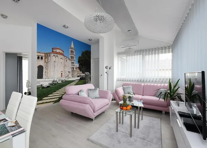 Deluxe Korina & Ramona Гостевой дом 4*