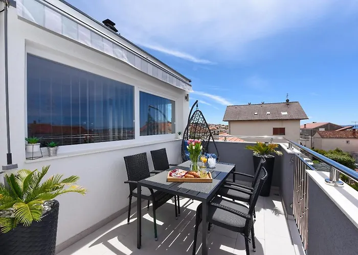 Guest house Deluxe Korina & Ramona 4*