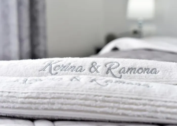 Deluxe Korina & Ramona