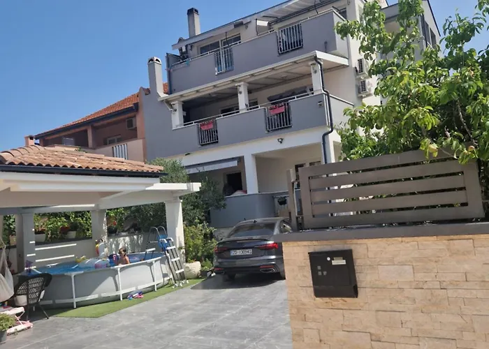 Deluxe Korina & Ramona Guest house 4*